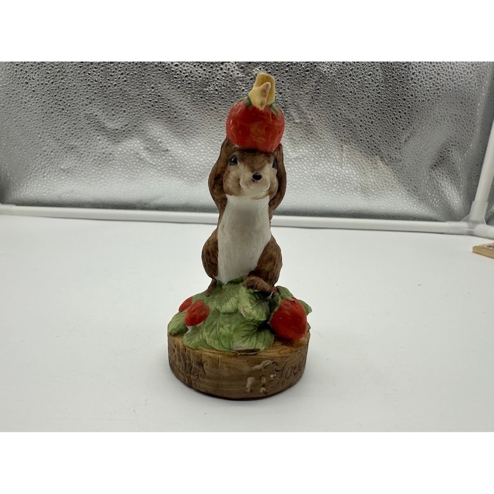 Vintage Squirrel Ceramic Figurine Youre The Berries Strawberry Woodland Decor - Picture 6 of 9